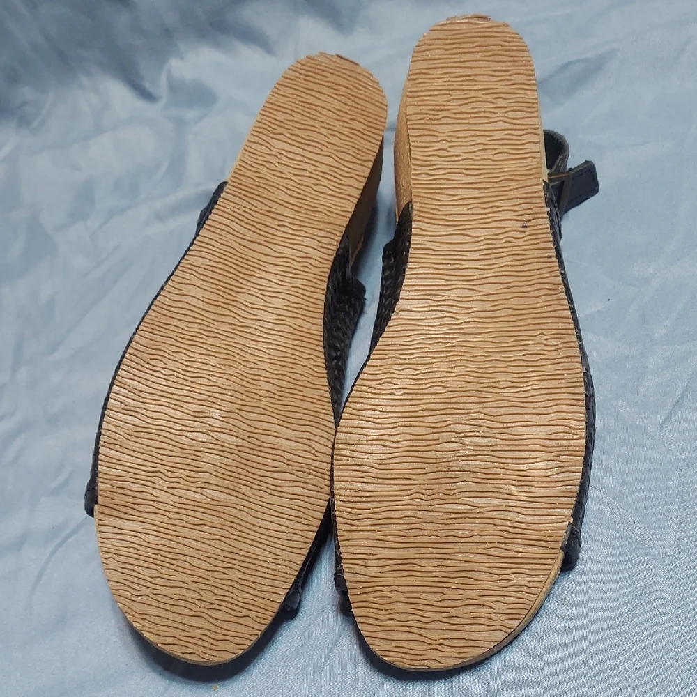 Eric Michael Phoebe Black Laser Cut Leather Cork Wedge Sandals Size 39/8.5